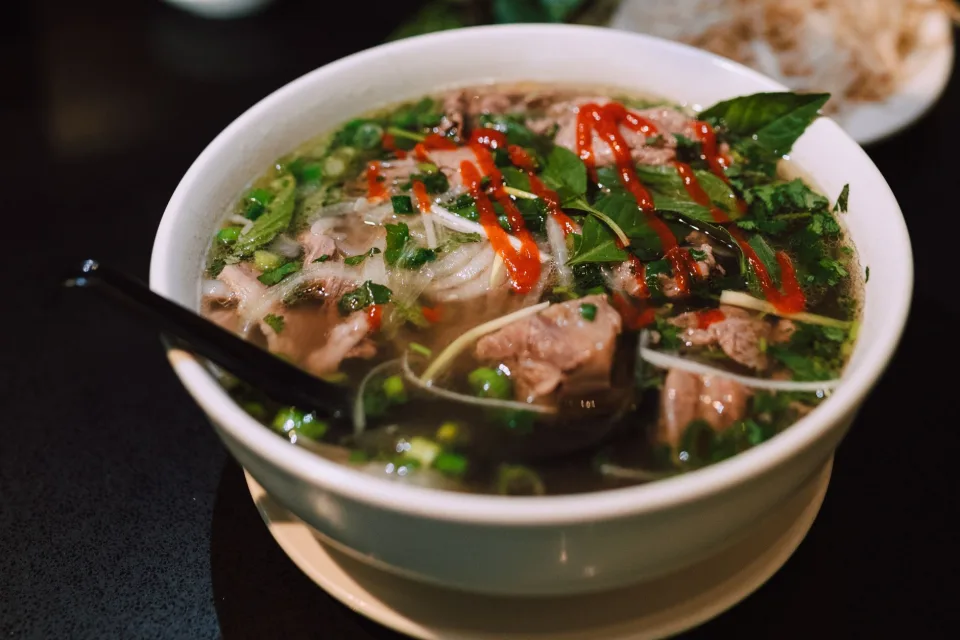 Ly bạc xỉu — sữa tươi đánh bọt mịn — trước